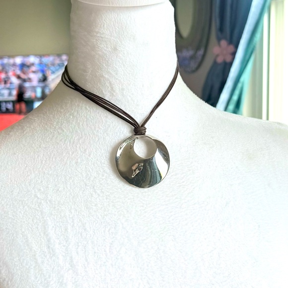 COPY - 🥈Cookie Lee Circle Pendant Necklace with 4 Removable Faux Leather Stran… - Picture 10 of 10